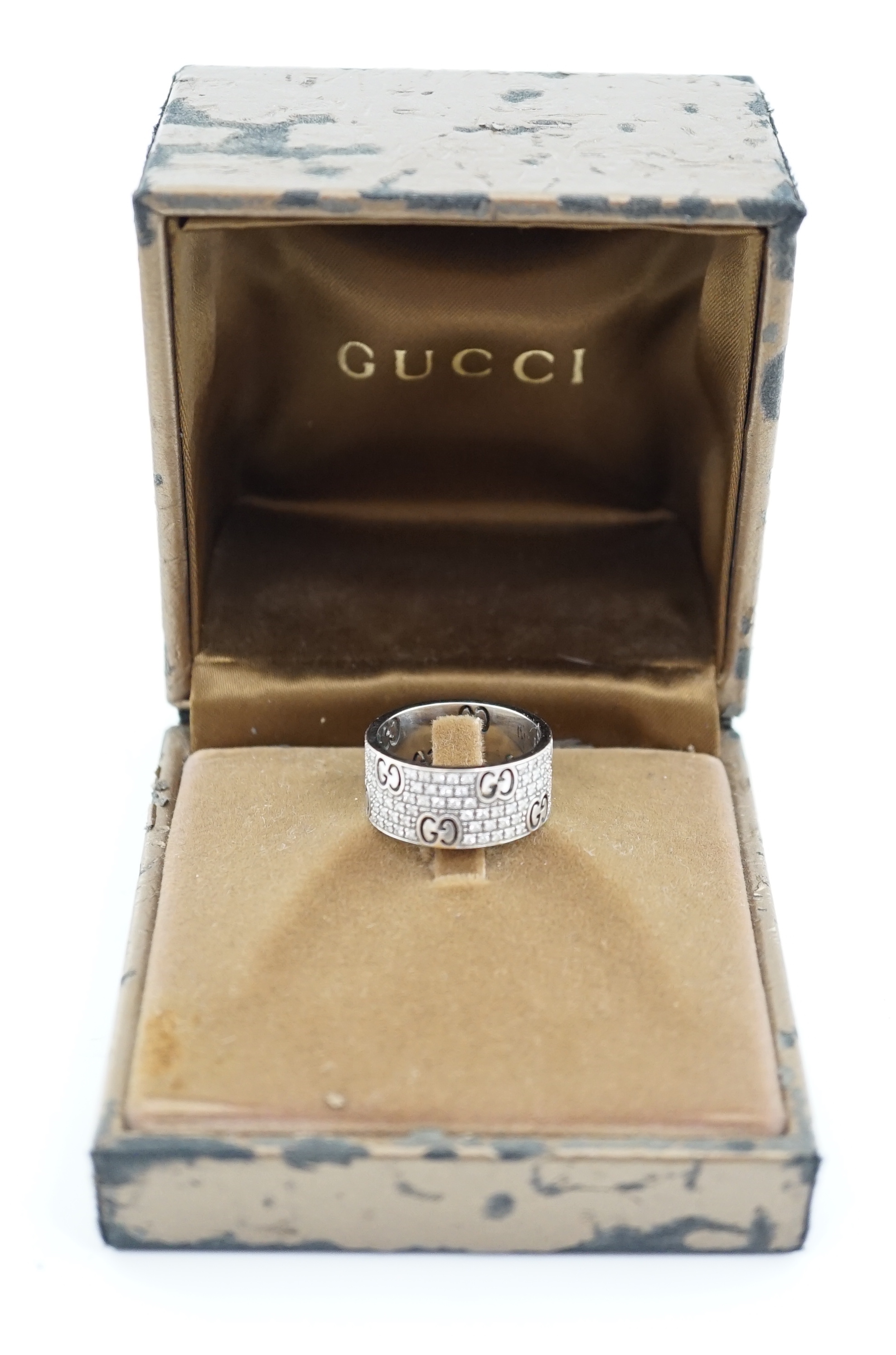 A modern Italian Gucci 18ct white gold and diamond chip cluster set couture band